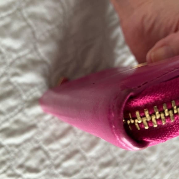 EUC Tory Burch Magenta Saffiano Leather Robinson Zip Around Long Wallet. - Picture 6 of 7